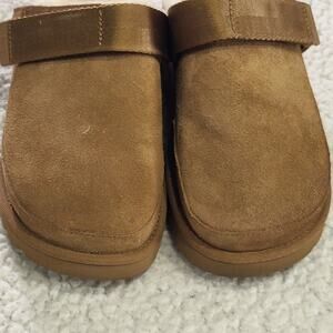 UGG Goldenstar Cozy Clog Chestnut  Womens size 6